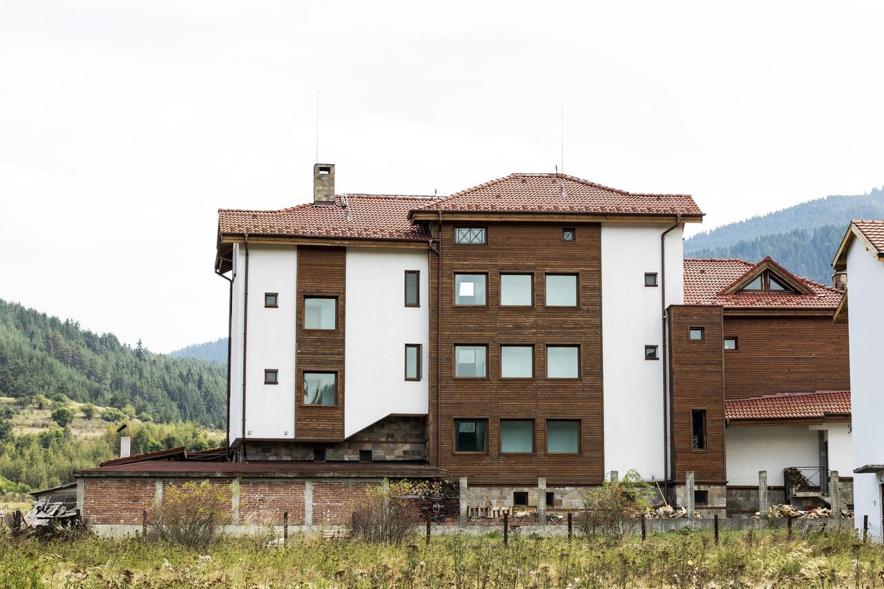 Boutique Hotel The White Pine サモコフ エクステリア 写真