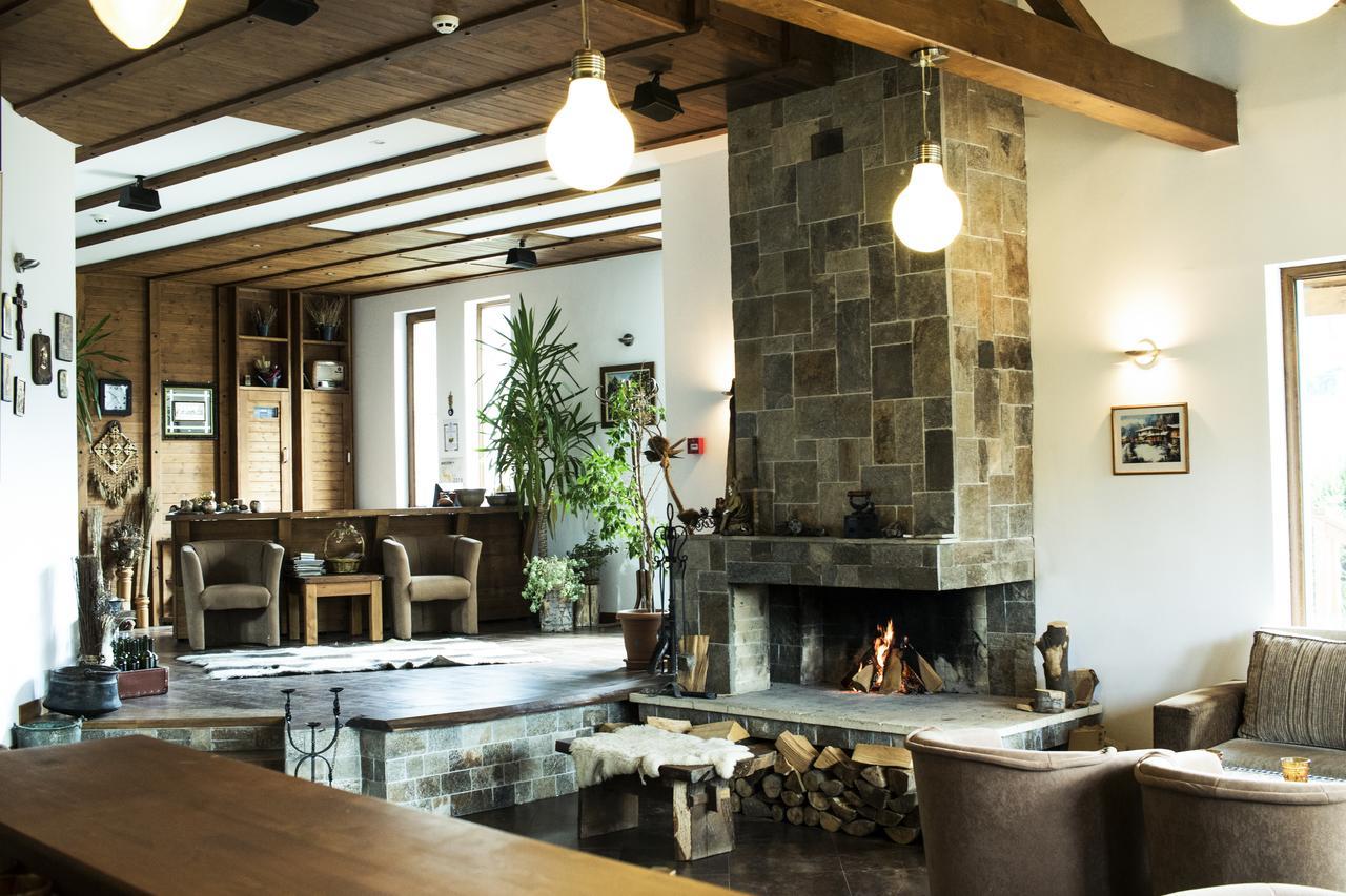 Boutique Hotel The White Pine サモコフ エクステリア 写真