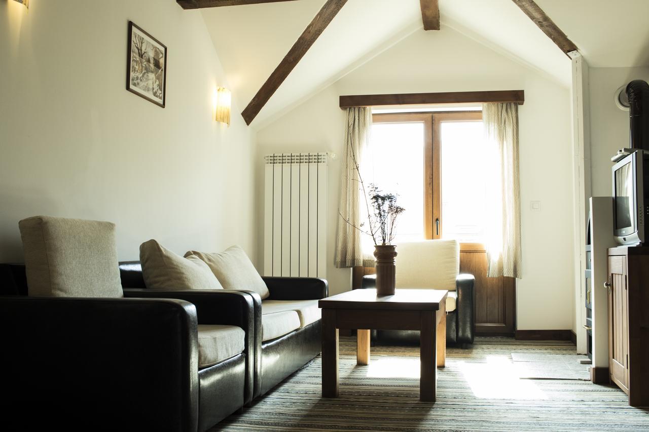Boutique Hotel The White Pine サモコフ エクステリア 写真