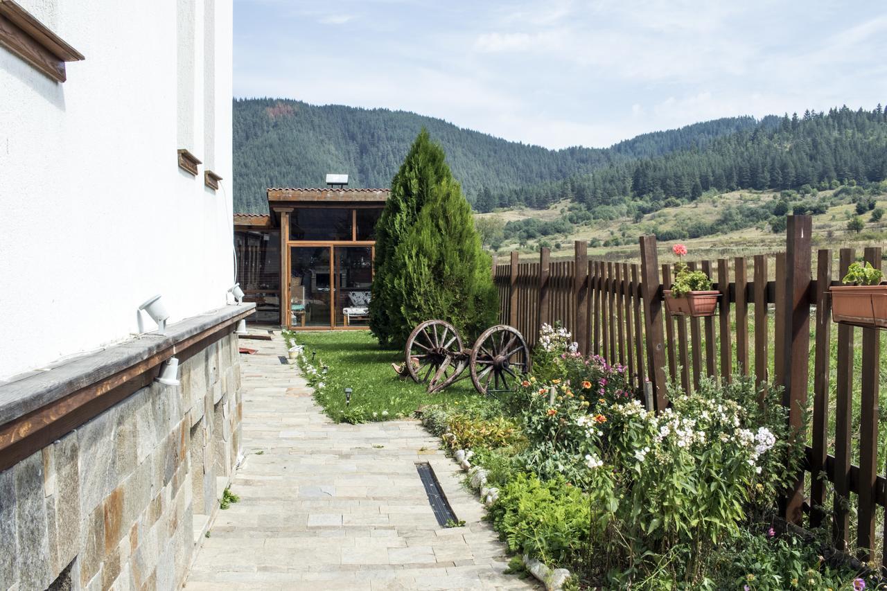 Boutique Hotel The White Pine サモコフ エクステリア 写真