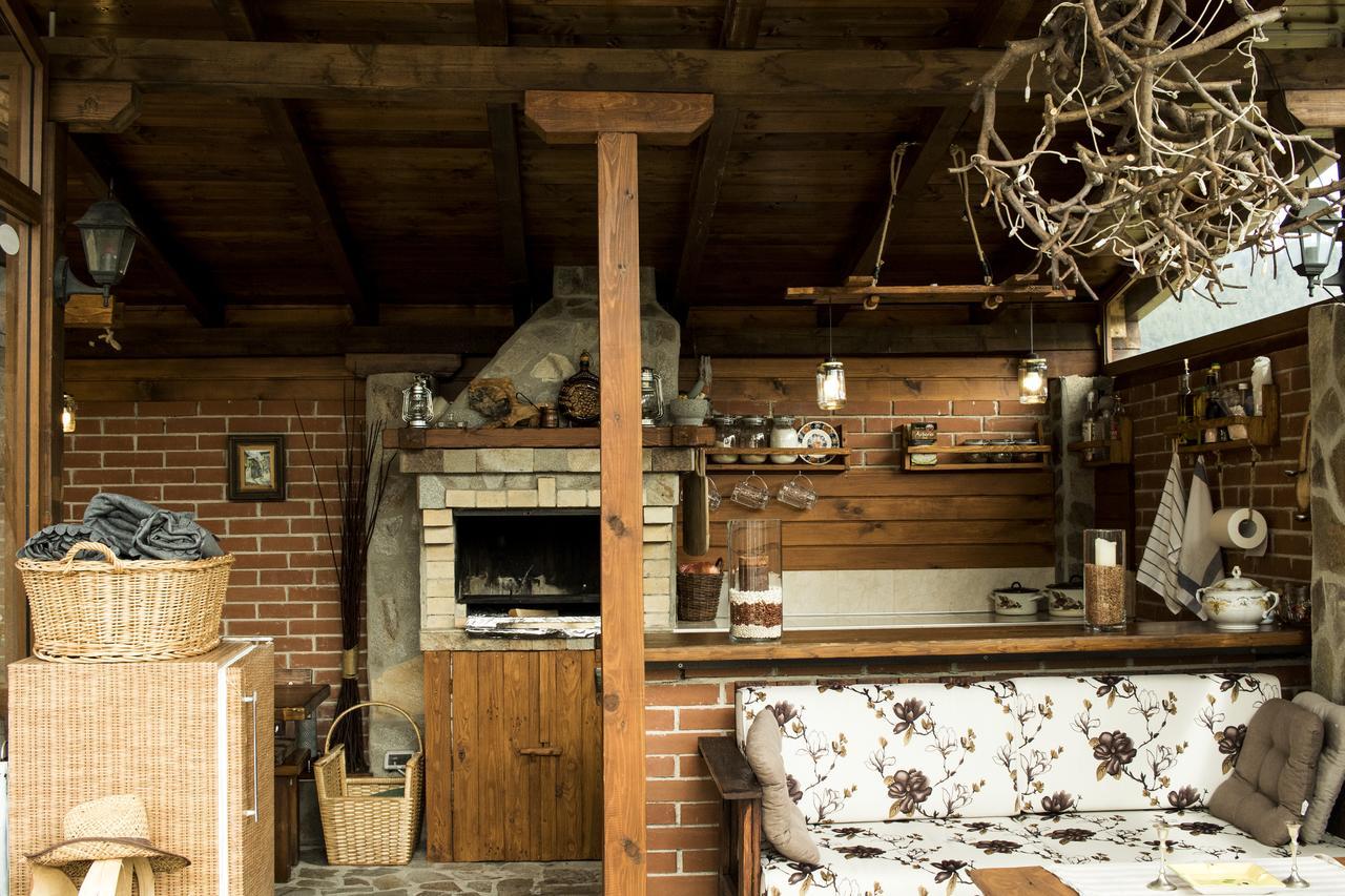 Boutique Hotel The White Pine サモコフ エクステリア 写真