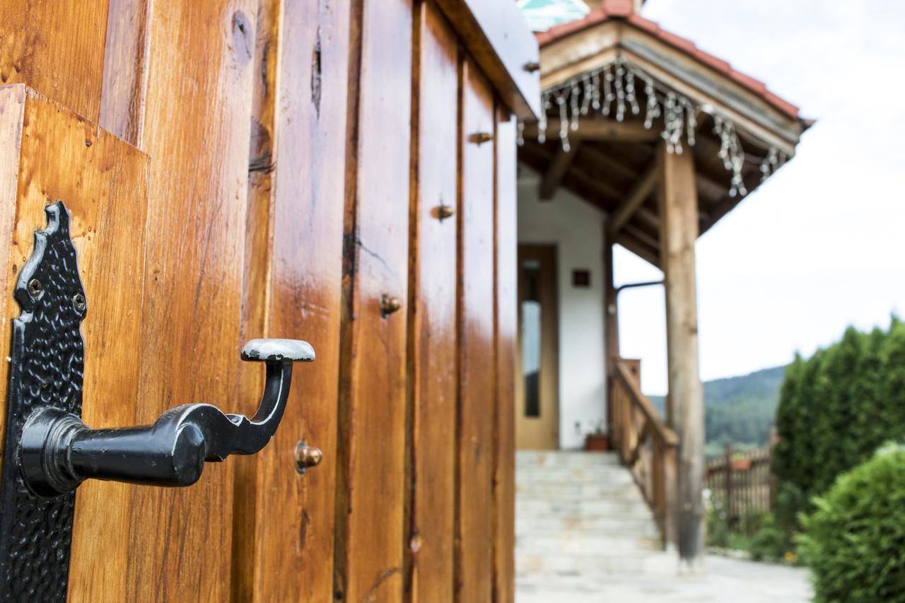 Boutique Hotel The White Pine サモコフ エクステリア 写真