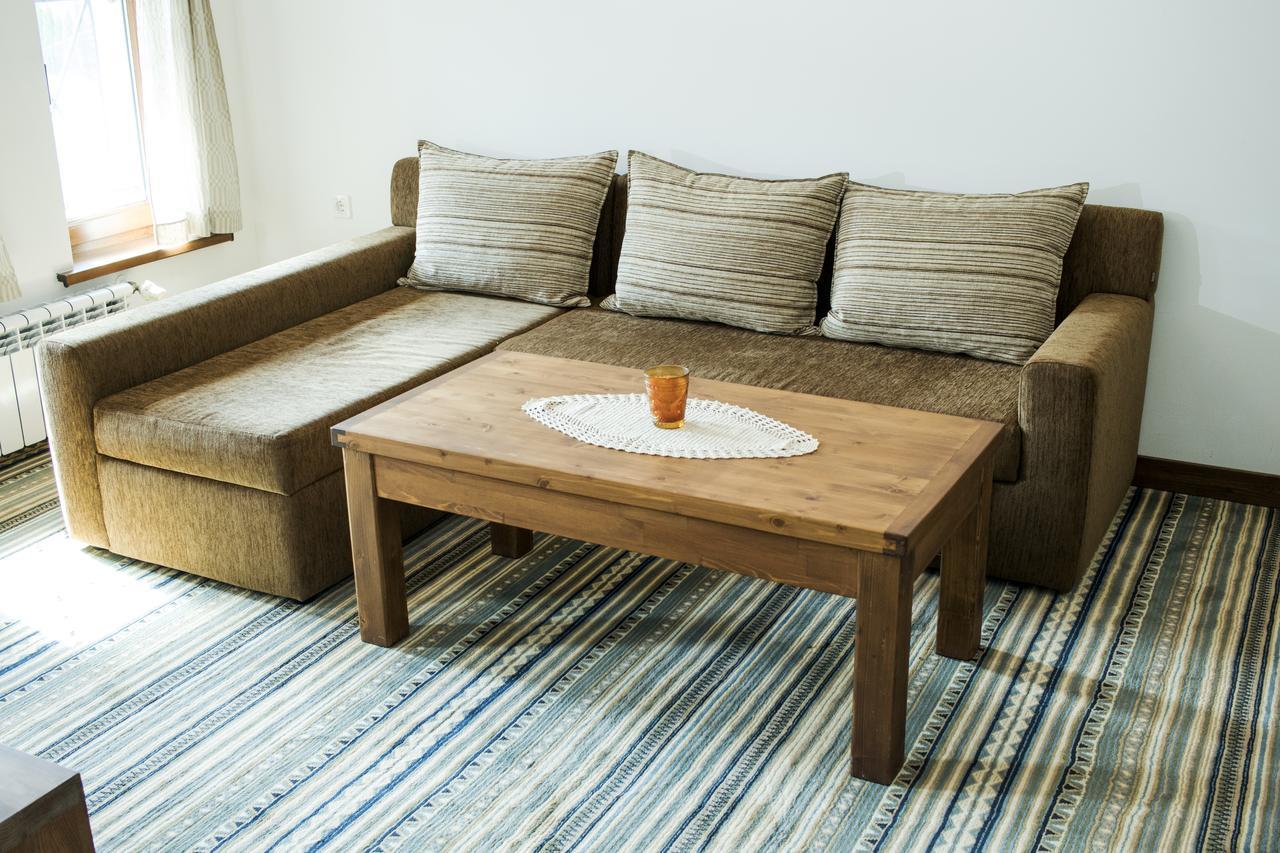 Boutique Hotel The White Pine サモコフ エクステリア 写真