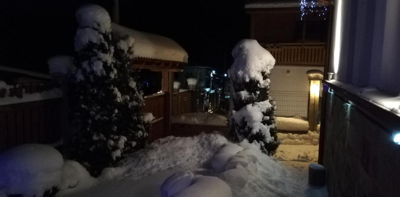 Boutique Hotel The White Pine サモコフ エクステリア 写真